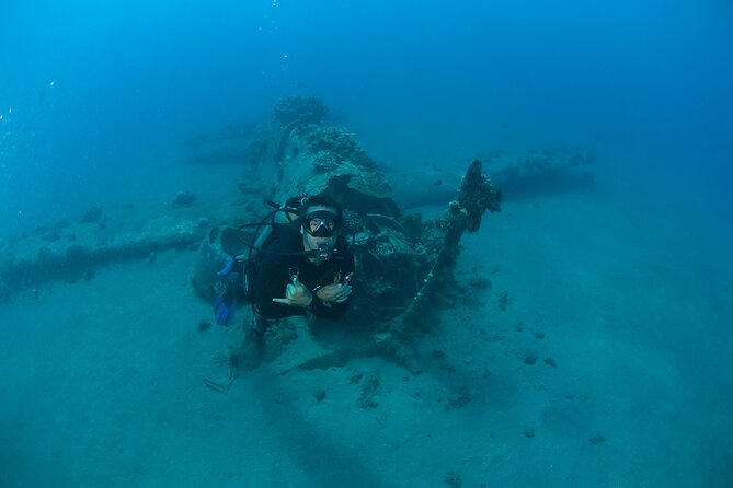 3-Tank Dive Featuring the Molokini Crater - Stop 1 at Molokini Crater: Clear Visibility and Wildlife Odds