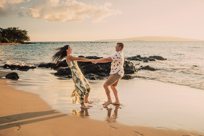 A Romantic Photoshoot for 2 in Maui - Why a Wailea couples photoshoot beats a DIY beach day
