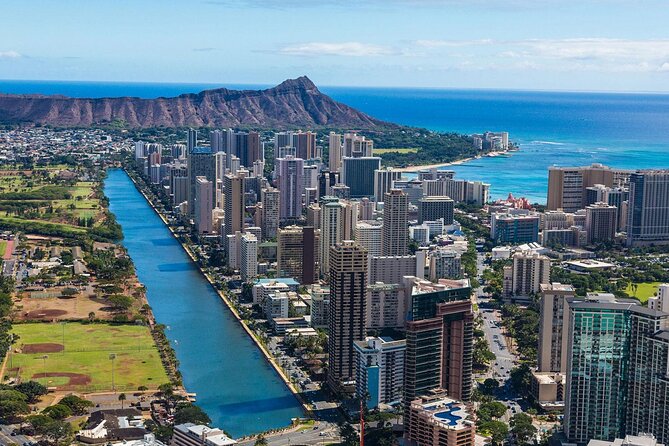 Afternoon Honolulu City Tour - The War Memorial and the road toward Diamond Head