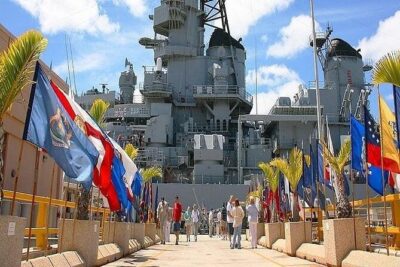 Battleships of WWII at Pearl Harbor from Waikiki - USS Arizona Memorial: what you should focus on when it’s quiet