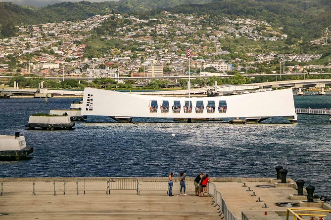 Best of Oahu: Pearl Harbor & Oahu Circle Island Tour from Waikiki - What makes this Oahu circle tour feel worth the early start