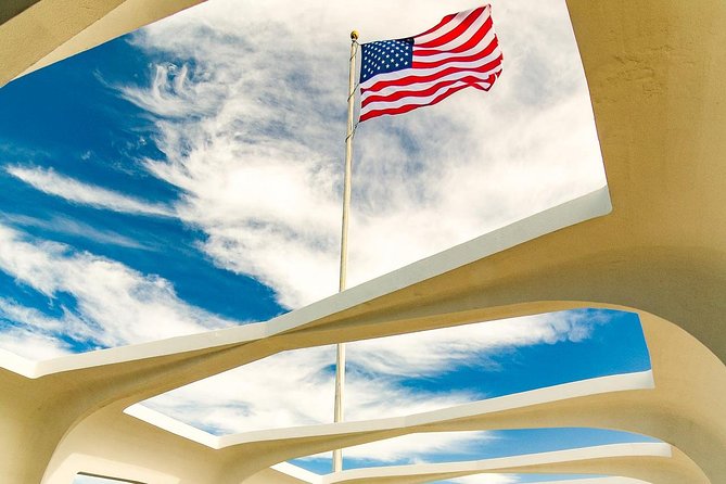 Best of Oahu: Pearl Harbor & Oahu Circle Island Tour from Waikiki - North Shore (towns and beaches): 60 minutes of classic Oahu