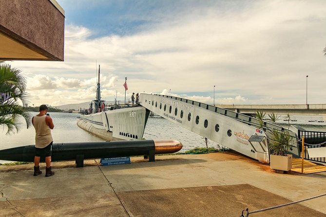 Best Of Pearl Harbor: USS Arizona Memorial & Historic Honolulu - King Kamehameha Statue: Fast Stop, Useful Context