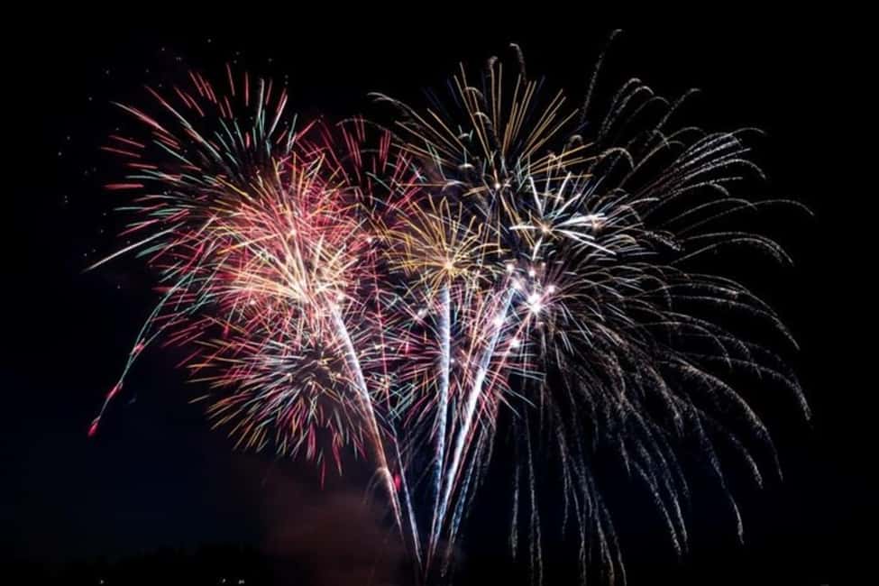 Board from Waikiki Beach: Friday Night Fireworks sail - From Duke Kahanamoku Statue to a Water-Front Night Show
