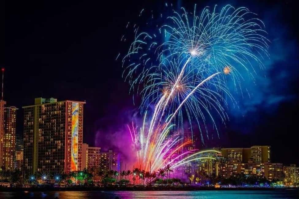 Board from Waikiki Beach: Friday Night Fireworks sail - The 1-Hour Itinerary: Exactly How the Night Flows