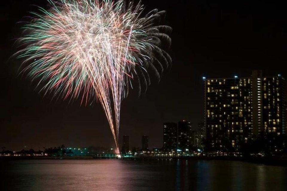 Board from Waikiki Beach: Friday Night Fireworks sail - Where to Meet and How High Tide Can Change Everything