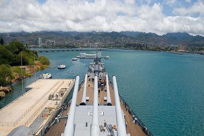 Complete Pearl Harbor Experience Tour Departing Kauai - Stop 2: USS Arizona Memorial—quiet reflection plus visible shipwreck details