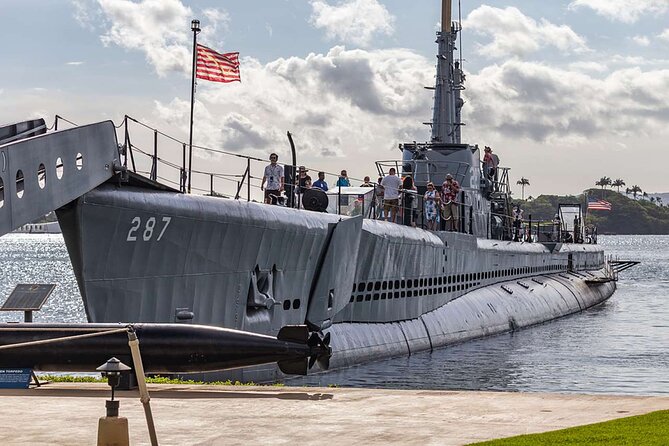 Deluxe Arizona Memorial Bowfin Submarine and Honolulu City Tour - The museums and the original footage: fast context before you go to the water