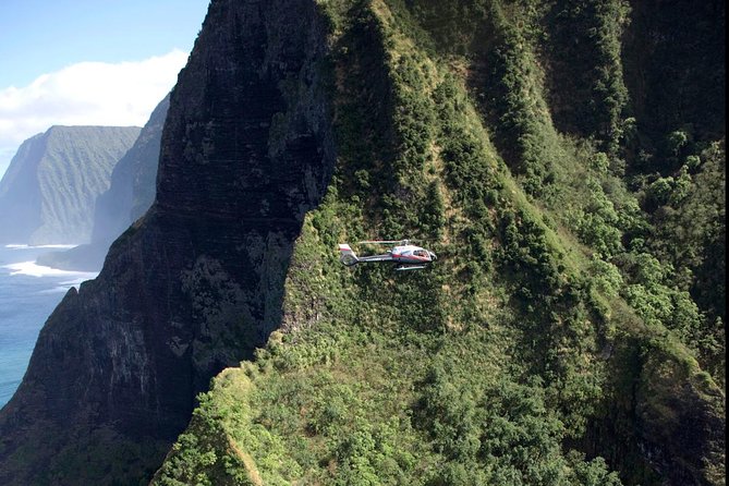 Deluxe Helicopter Tour of Molokai and Maui - The flight structure: how the pilot’s route gives you two different kinds of scenery