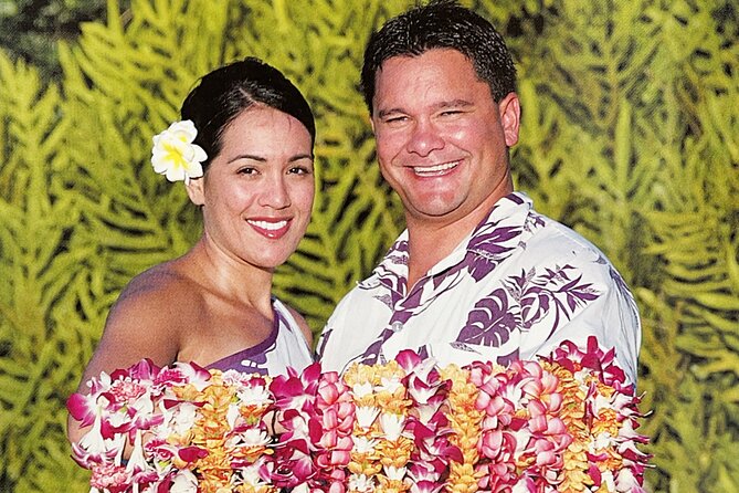 Deluxe Orchid Lei Greeting (Maui, Kahului Airport, OGG) - Kahului (OGG) Arrival With a Name Sign and Orchid Lei