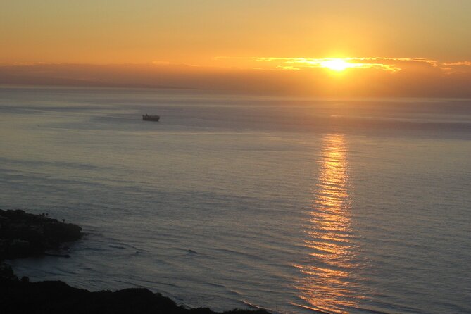 Diamond Head Shuttle with Malasada - Crowds, Photos, and Staying Comfortable Before the Bus Leaves