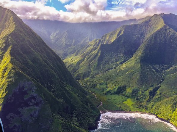 Doors Off West Maui and Molokai 45 minute Helicopter Tour - What happens before takeoff: gear, rules, and quick safety checks