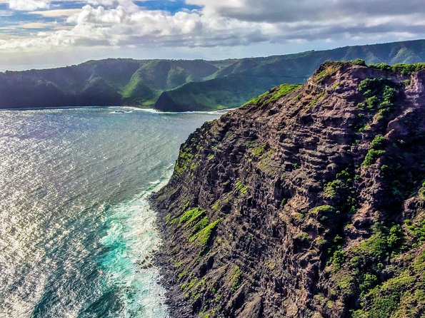 Doors Off West Maui and Molokai 45 minute Helicopter Tour - The small-group advantage: six seats, shared cabin, and real perspective