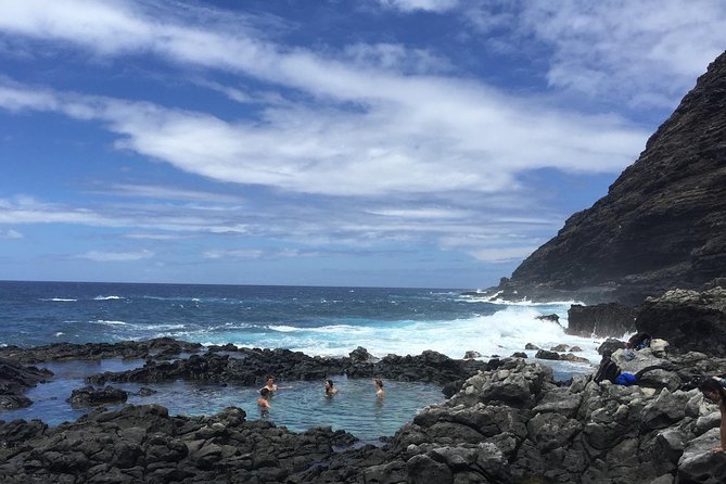 Eco-adventure friendly Aloha Island Tour - Waimea Bay, Shark’s Cove, Banzai Pipeline, Sunset Beach: surf culture in quick snapshots