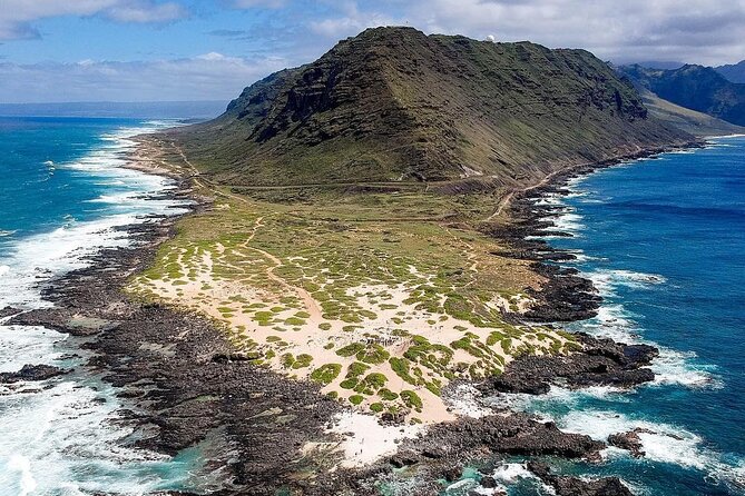 Famed North Shore Tour - Waimea Bay: Eddie big-wave season and jump-rock fun in summer