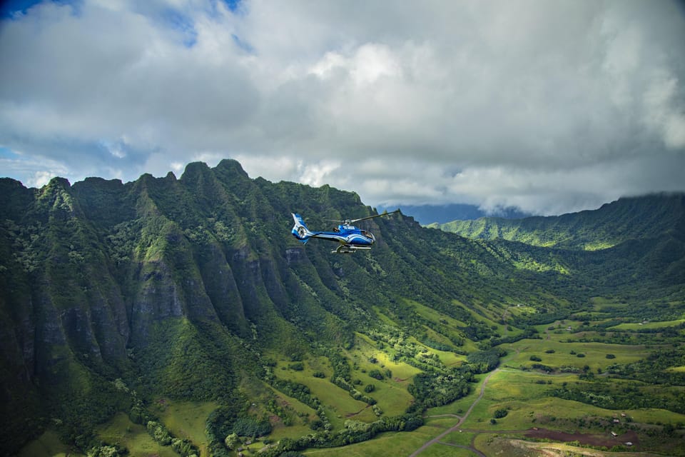 From Honolulu: Complete Oahu Island Helicopter Tour - Kaneohe Bay Reefs and the Nuuanu Green Belt