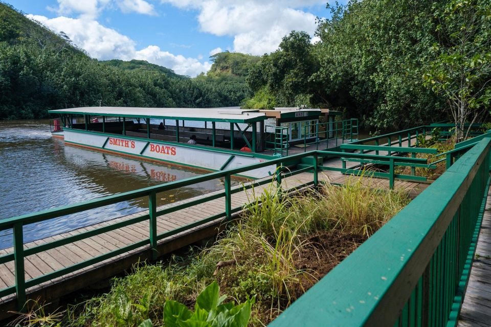 From Oahu: Kauai Waimea Canyon & Wailua River Tour - Fern Grotto: the long-tail boat ride and why the ferns matter