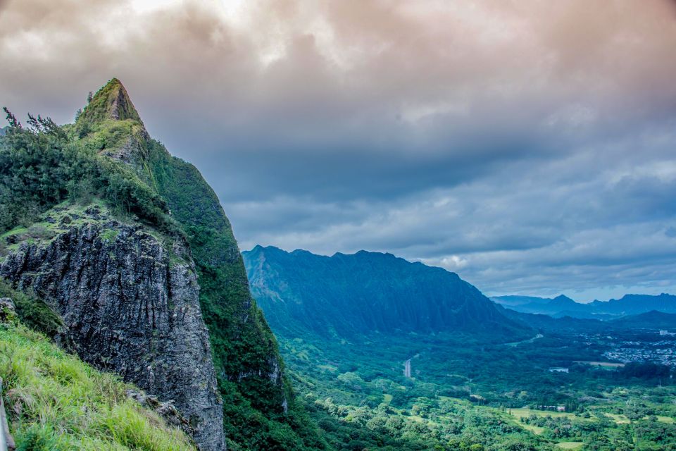 From Waikiki: Best of Oahu Photo Tour with Pickup - Sandy’s Beach and the Halona Blowhole: the stop that turns heads