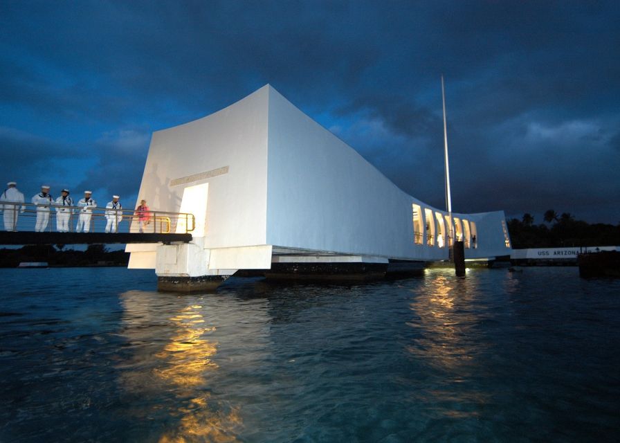 From Waikiki: Pearl Harbor USS Arizona Memorial Program - Getting From Waikiki to Pearl Harbor Without the Hassle