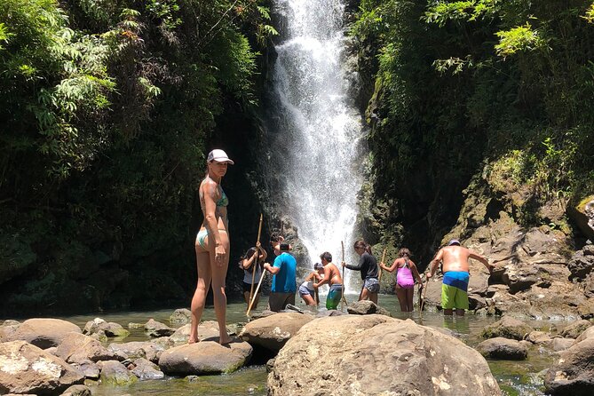 Full-Day Road to Hana and Waterfall Tour - Kaihalulu Red Sand Beach: the photo trick with a short hike