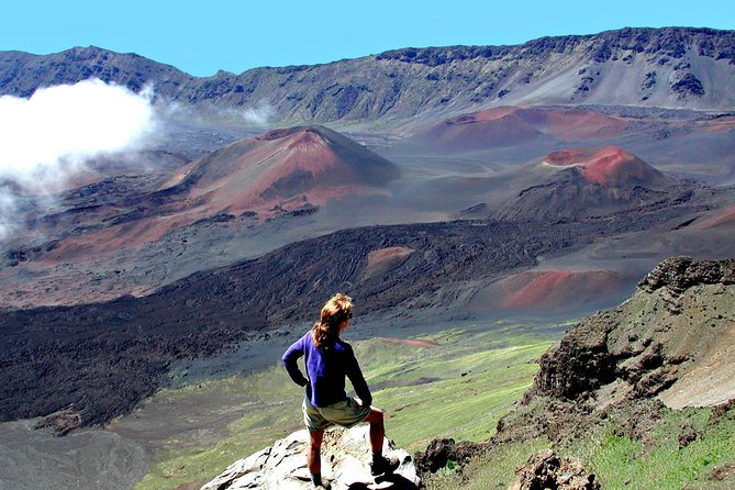 Haleakala Crater Hiking Experience - Stop 1: the crater floor view and the 8,000-foot snack pause