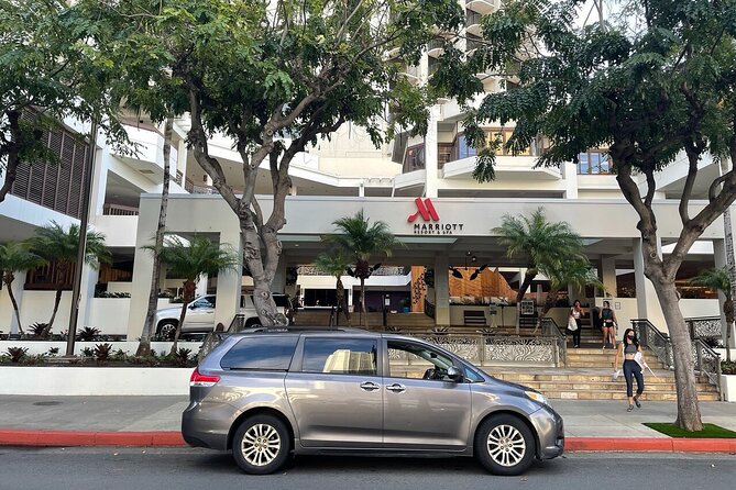 Honolulu Airport & Ko Olina Hotels Private Transfer by Minivan (up to 5 people) - Orchid lei greeting: the feel-good add-on (optional)