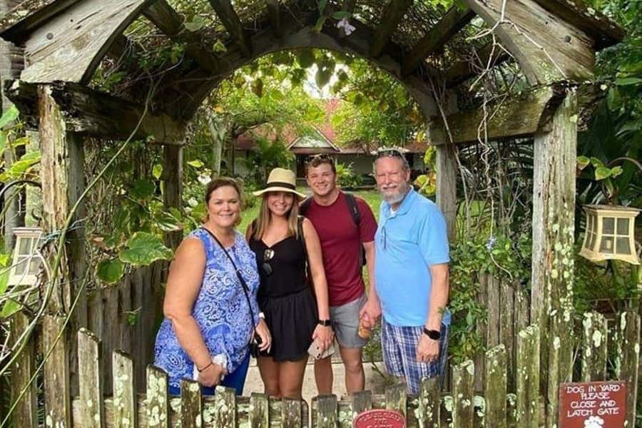 Honolulu - Exclusive Hawaii Five-0 TV Show Tour with Snacks - Oceanfront break at Bayer Estate: snacks that feel like Hawaii