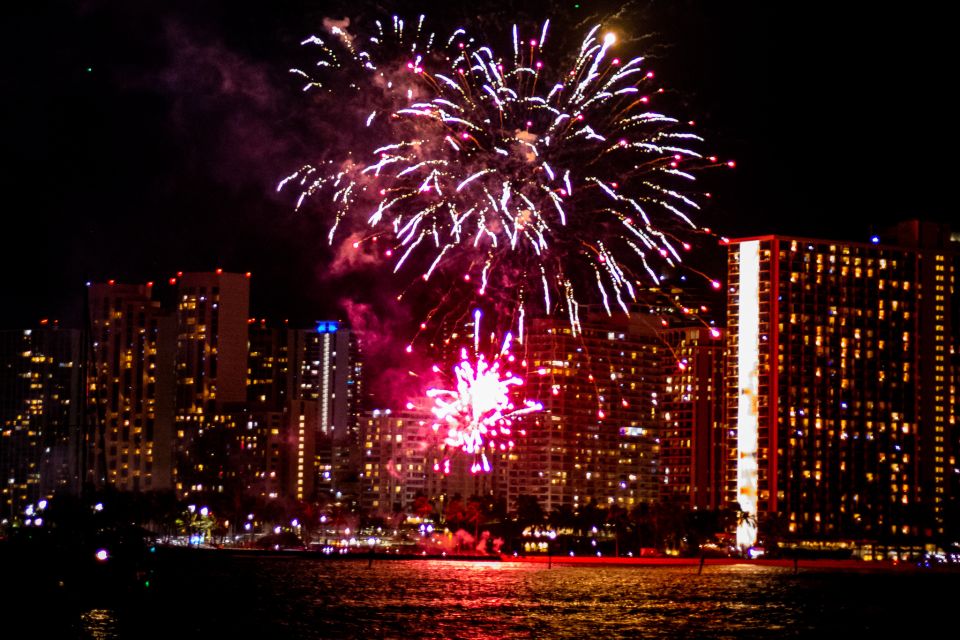 Honolulu: Friday Night Fireworks Cruise with Music - Key points to know before you go