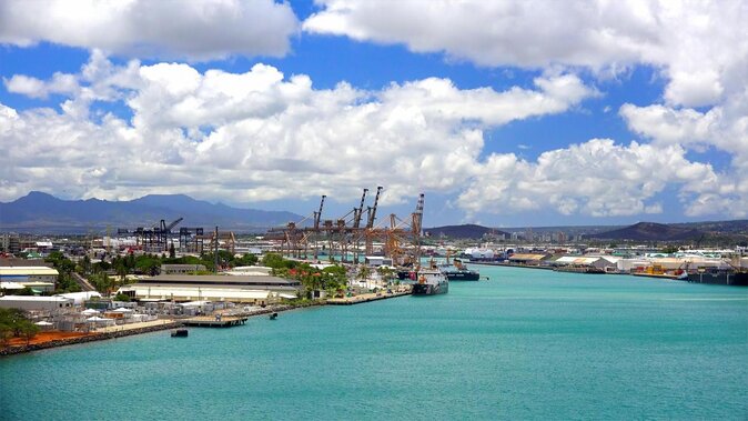 Honolulu Harbor Cruise Terminal Transfer by Luxury Vehicle - Honolulu Harbor to Waikiki or the Airport: Less Stress, Better Control