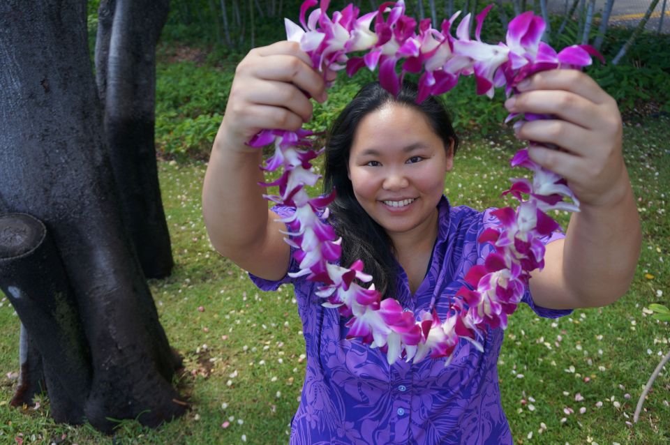 Honolulu Honeymoon Airport Lei Greeting - What Makes the Lei Moment Special: Choice, Presentation, and the Sign