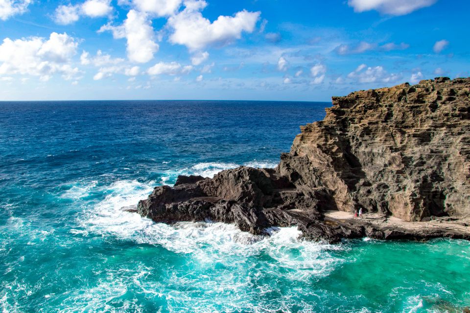 Honolulu: Oahu Sights and Bites Circle Island Foodie Tour - Halona Blowhole and the Hanauma Bay Lookout: Nature Plays the Main Role