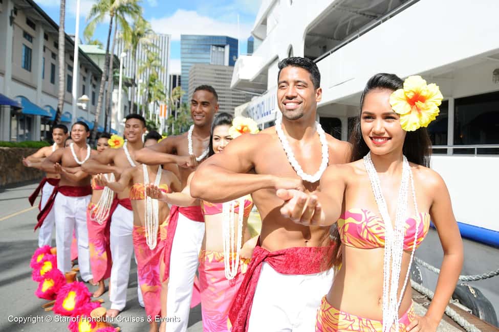 Honolulu: Pacific Star Sunset Buffet and Show - A sunset cruise that keeps dinner and show on schedule