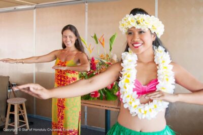 Honolulu: Pacific Star Sunset Buffet and Show - Entering Pier 8: what to do before the ship leaves
