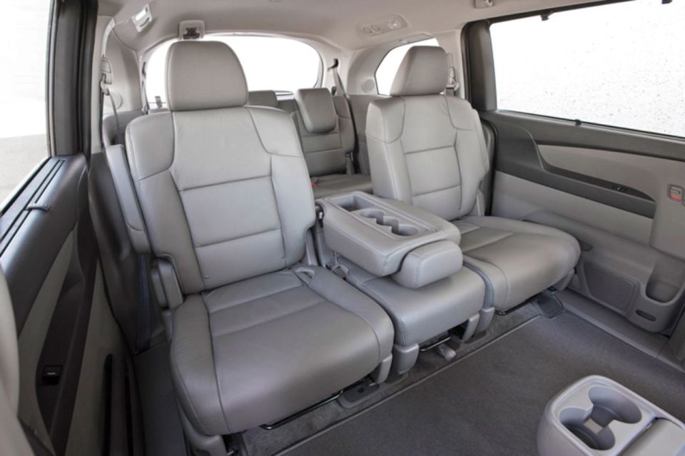 Honolulu: Private Airport Transfer with Arrival Lei Greeting - A Comfy Ride to Waikiki (and Help With Luggage)