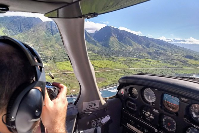 Maui Circle Island-PRIVATE-Air Tour for 2-5: Waterfalls & Lava! - The north-shore start: Nakalele Blowhole and Honolua Bay