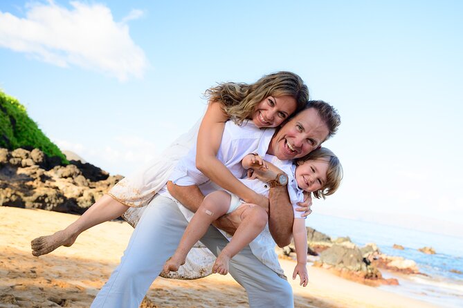 Maui Family and Couple Beach Photo Session - Po‘olenalena Beach Photo Magic: Simple Setup, Big Scenic Payoff