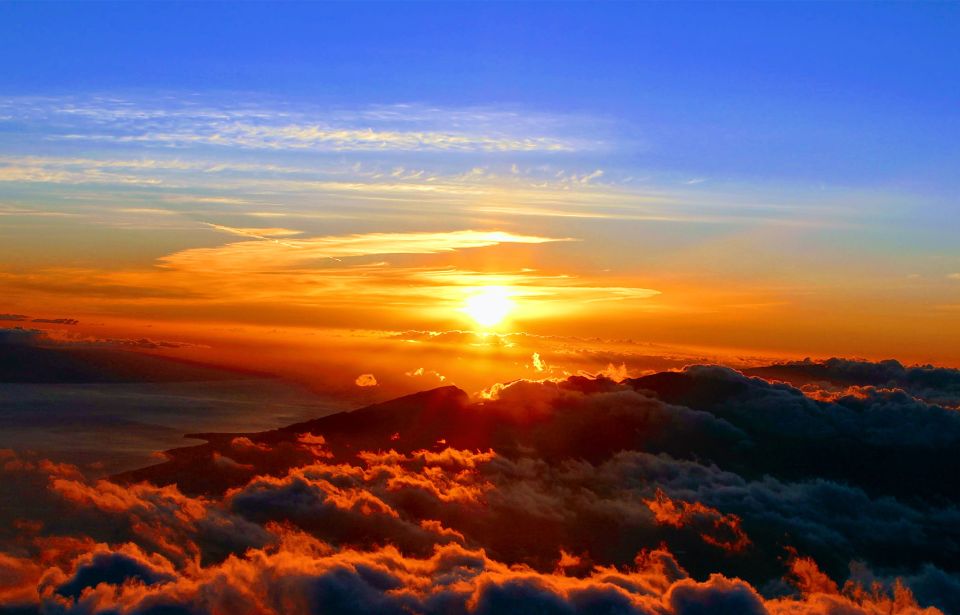 Maui: Haleakala National Park Sunrise Tour - Reaching the rim: cold, wind, and the jacket question