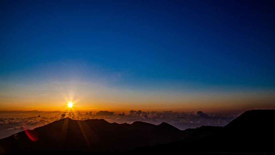 Maui: Haleakala National Park Sunrise Tour - Riding high in climate-controlled comfort