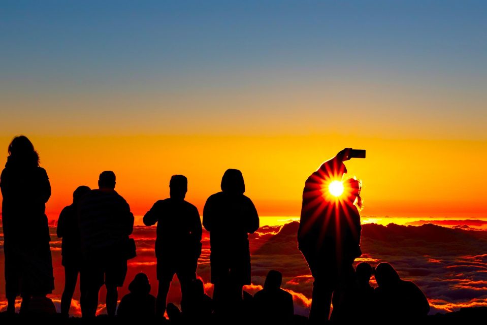 Maui: Haleakala Sunset and Stargazing Tour with Dinner - Summit dinner while you wait: why the meal isn’t just a perk