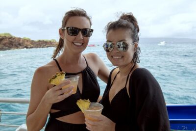 Maui Magic Adventure Snorkel: Molokini Crater and Turtle Stop - Food and drinks onboard: more than a snack between swims