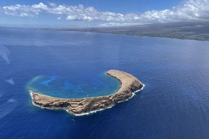 Maui -PRIVATE- Air Tour FUN: 3 Islands: (2-5 people): SEE it ALL! - The restricted island pass and the WWII crater views