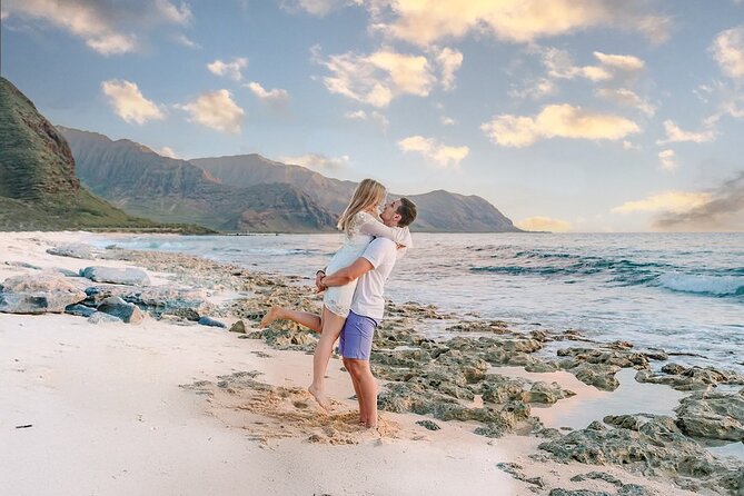 Maui Professional Photographer Couples and Families - 45 Minutes of Posing Guidance (How You Avoid Looking Like a Statue)