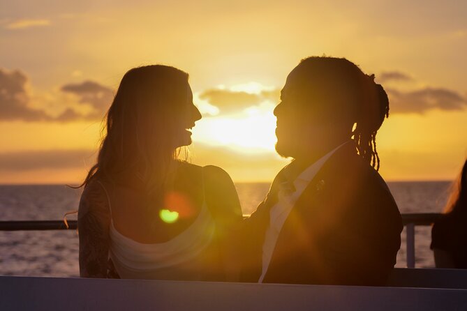 Maui Sunset Dinner Cruise - A Hawaiian Hula Experience - Seating, crowd levels, and how to move around comfortably