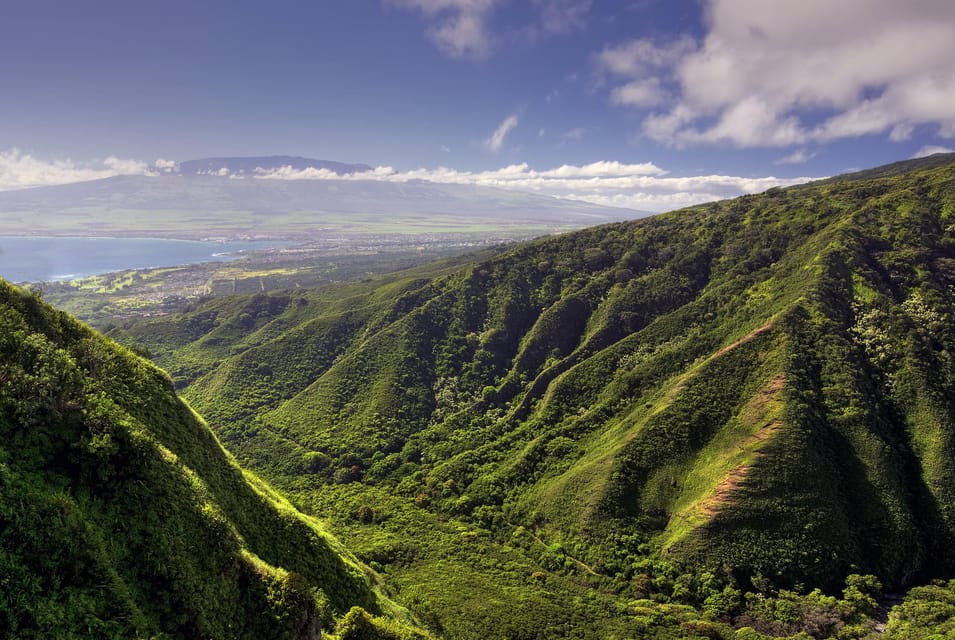 Maui: Waterfalls of West Maui and Molokai Helicopter Tour - Ka’anapali, Kapalua, and Pelekunu Bay: rounding the circuit