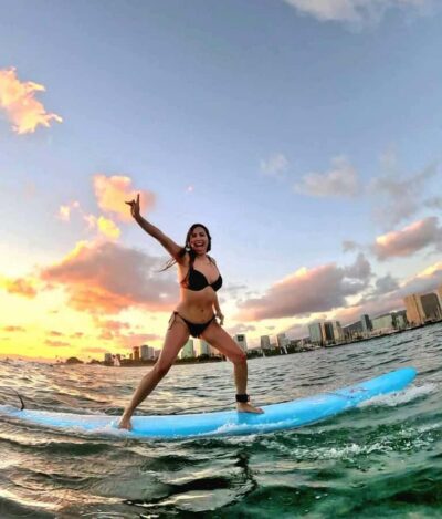 Oahu: 1-on-1 Surfing Lesson in Waikiki - Meeting the instructor at the triangular beach in Waikiki
