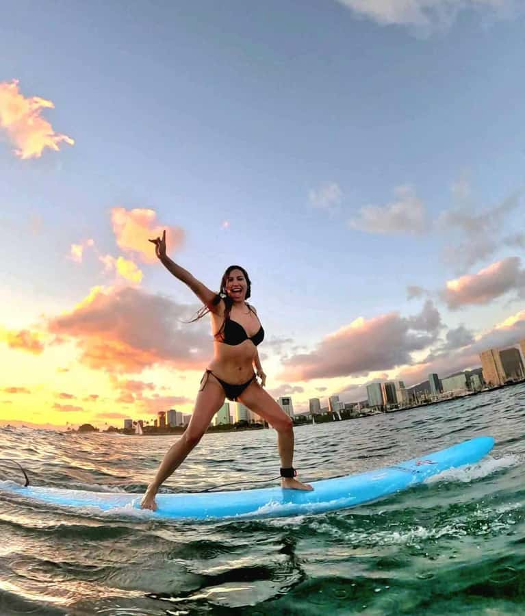 Oahu: 1-on-1 Surfing Lesson in Waikiki - Meeting the instructor at the triangular beach in Waikiki