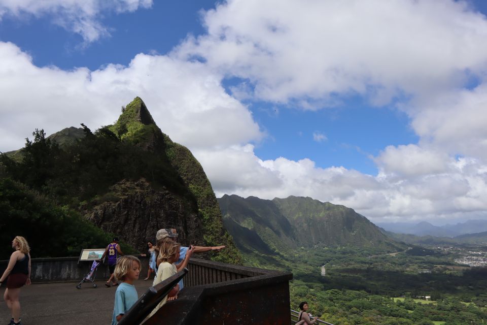 Oahu: Active Circle Island Tour - Makapuu lighthouse hike and the Pali Lookout: the views cost effort
