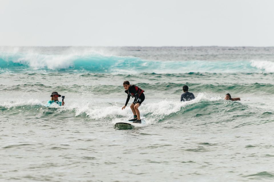 Oahu: Beginner-Friendly Waikiki Beach Surfing Lesson - The 20–30 minute land class: where you earn your wave time