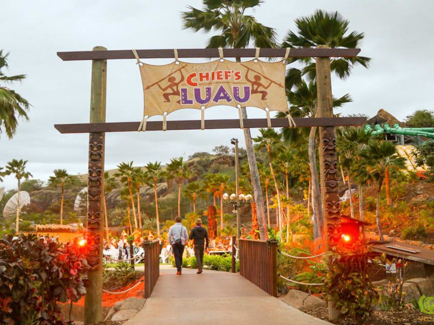Oahu: Chief's Luau Dinner Show - The luau buffet: what you’ll eat and how to judge the value
