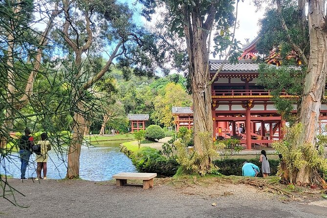 Oahu Circle Island Tour with Byodo-In Temple Admission - Byodo-In Temple: Japanese roots, Buddhism in architecture, and a LOST connection